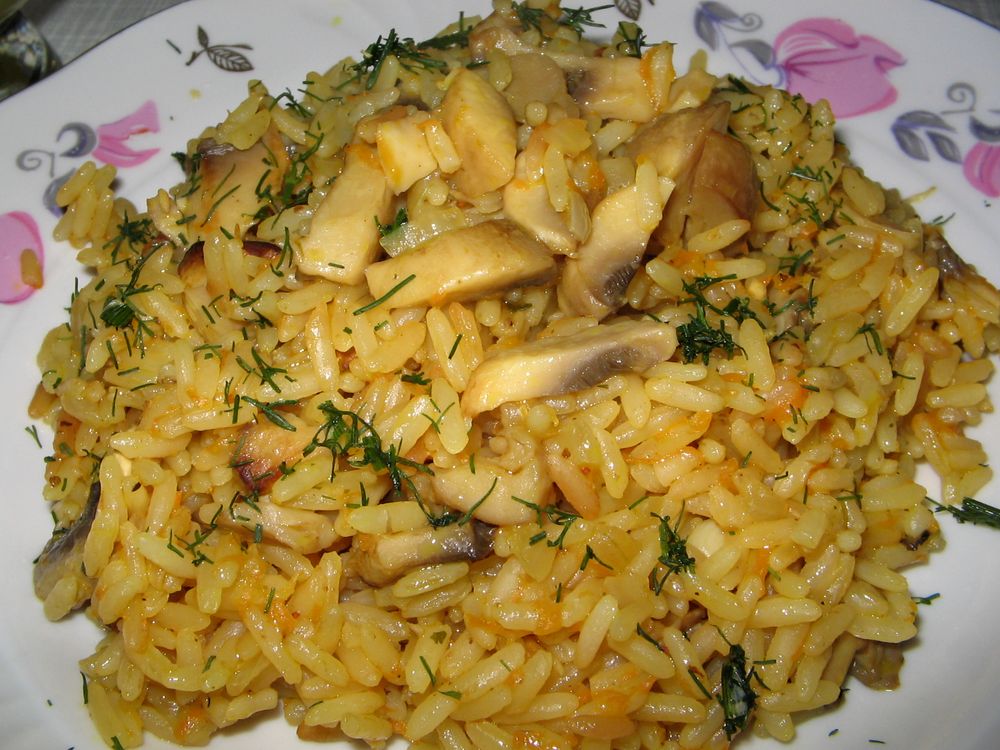 Плов с морковью и грибами